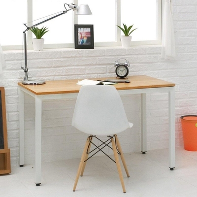 Стол таблицы компьютера домашней таблицы офиса работы белой одиночной деревянный